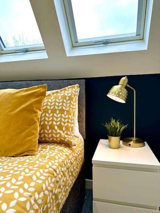 Massive New 8 Bedroom House Sleeps Up To 21 - Accepts Groups - Great Location - Free Parking - Fast Wifi - Smart Tvs - Sleeps Up To 21 People - Close To Bournemouth & Poole Town Centre & Sandbanks Экстерьер фото