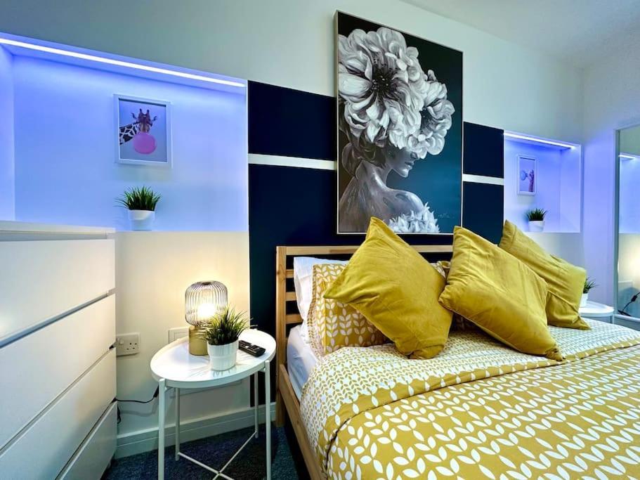 Massive New 8 Bedroom House Sleeps Up To 21 - Accepts Groups - Great Location - Free Parking - Fast Wifi - Smart Tvs - Sleeps Up To 21 People - Close To Bournemouth & Poole Town Centre & Sandbanks Экстерьер фото