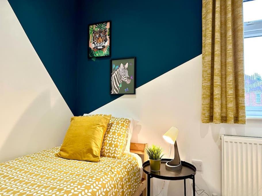 Massive New 8 Bedroom House Sleeps Up To 21 - Accepts Groups - Great Location - Free Parking - Fast Wifi - Smart Tvs - Sleeps Up To 21 People - Close To Bournemouth & Poole Town Centre & Sandbanks Экстерьер фото