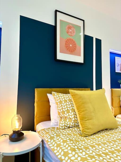 Massive New 8 Bedroom House Sleeps Up To 21 - Accepts Groups - Great Location - Free Parking - Fast Wifi - Smart Tvs - Sleeps Up To 21 People - Close To Bournemouth & Poole Town Centre & Sandbanks Экстерьер фото