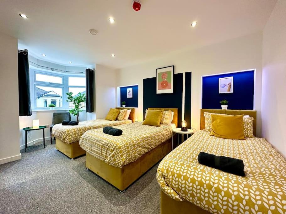 Massive New 8 Bedroom House Sleeps Up To 21 - Accepts Groups - Great Location - Free Parking - Fast Wifi - Smart Tvs - Sleeps Up To 21 People - Close To Bournemouth & Poole Town Centre & Sandbanks Экстерьер фото
