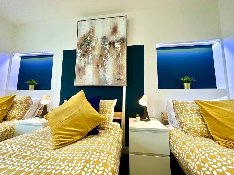 Massive New 8 Bedroom House Sleeps Up To 21 - Accepts Groups - Great Location - Free Parking - Fast Wifi - Smart Tvs - Sleeps Up To 21 People - Close To Bournemouth & Poole Town Centre & Sandbanks Экстерьер фото