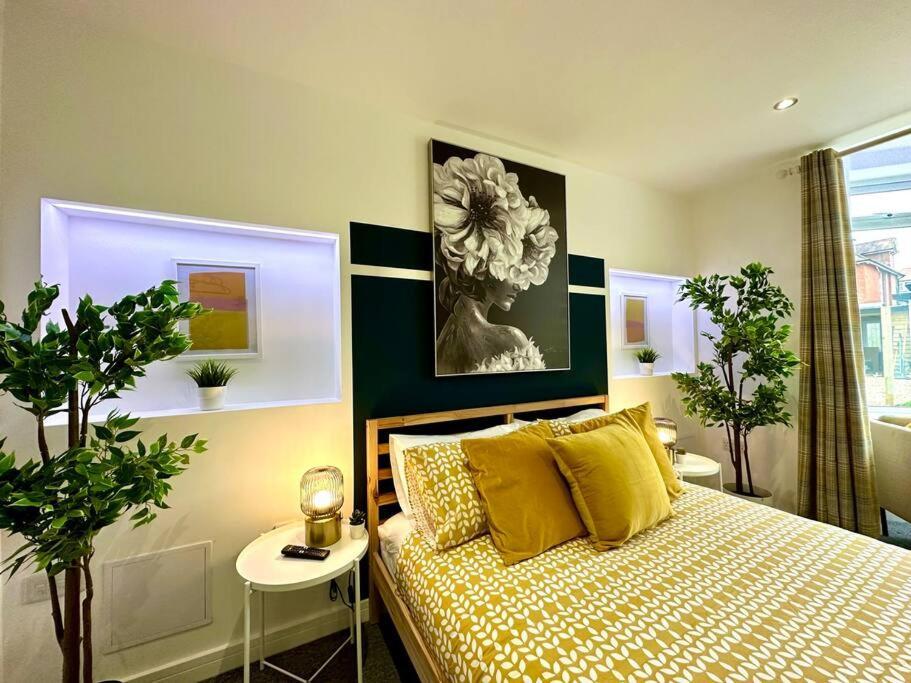 Massive New 8 Bedroom House Sleeps Up To 21 - Accepts Groups - Great Location - Free Parking - Fast Wifi - Smart Tvs - Sleeps Up To 21 People - Close To Bournemouth & Poole Town Centre & Sandbanks Экстерьер фото
