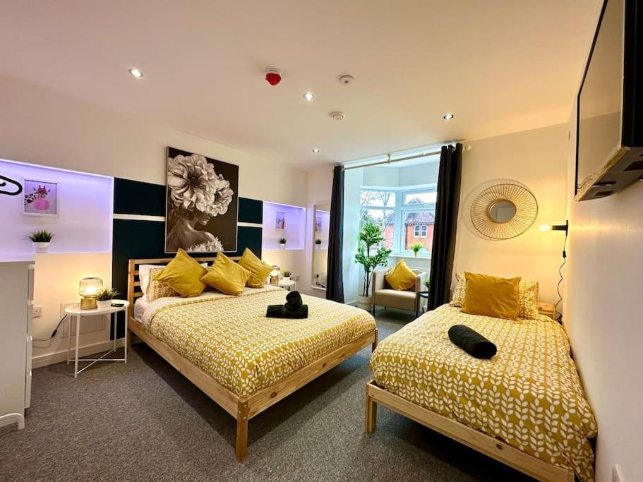 Massive New 8 Bedroom House Sleeps Up To 21 - Accepts Groups - Great Location - Free Parking - Fast Wifi - Smart Tvs - Sleeps Up To 21 People - Close To Bournemouth & Poole Town Centre & Sandbanks Экстерьер фото