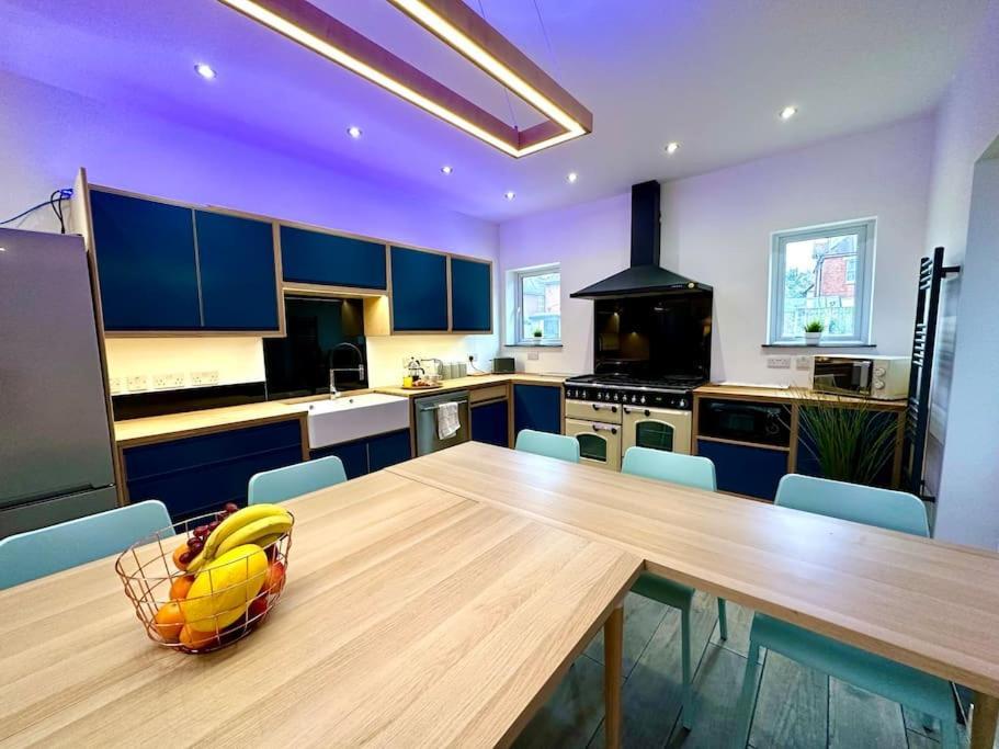 Massive New 8 Bedroom House Sleeps Up To 21 - Accepts Groups - Great Location - Free Parking - Fast Wifi - Smart Tvs - Sleeps Up To 21 People - Close To Bournemouth & Poole Town Centre & Sandbanks Экстерьер фото