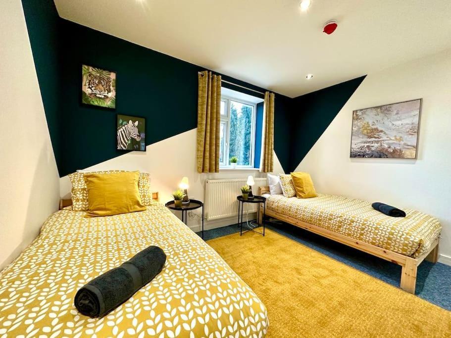Massive New 8 Bedroom House Sleeps Up To 21 - Accepts Groups - Great Location - Free Parking - Fast Wifi - Smart Tvs - Sleeps Up To 21 People - Close To Bournemouth & Poole Town Centre & Sandbanks Экстерьер фото